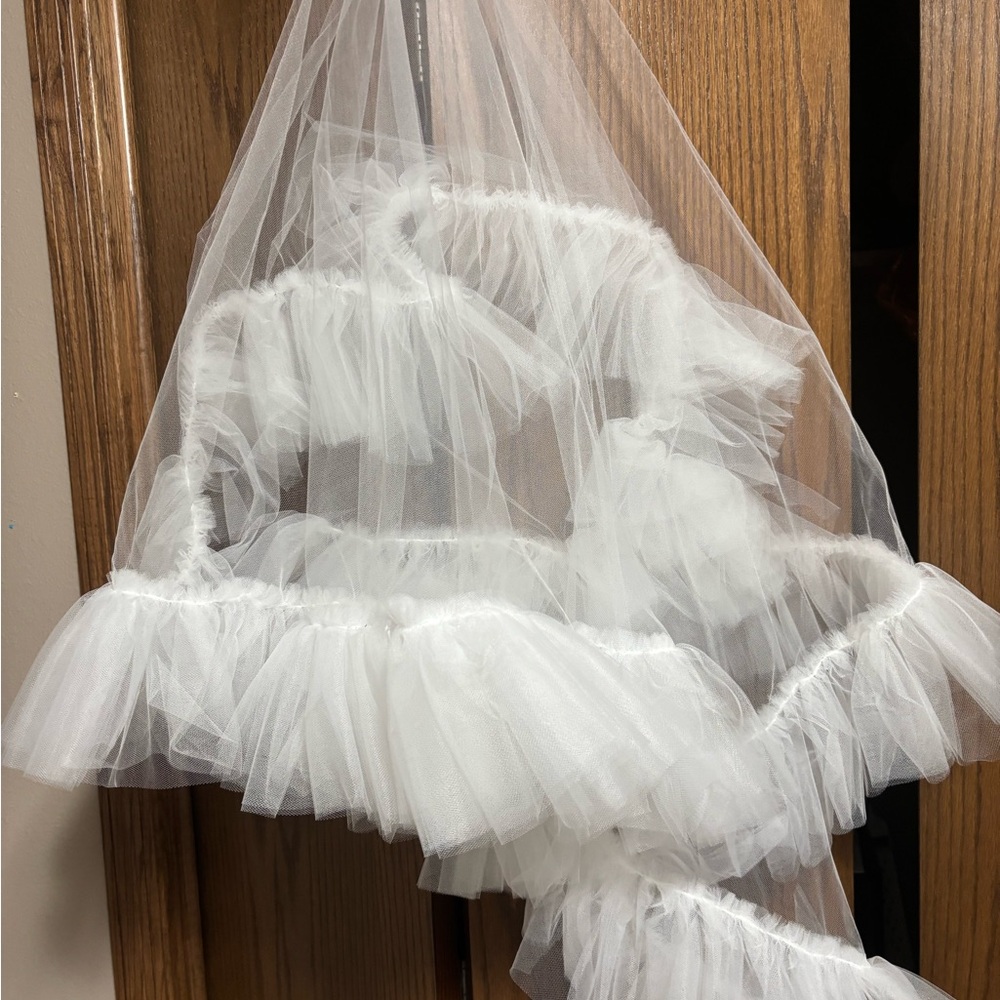 Madison chamberlin sweet heart veil